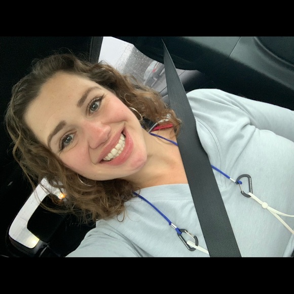 Meet your Posher, Cindy - Picture 4 of 4